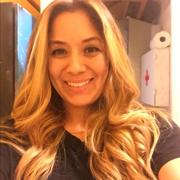 Meet your Posher, Stephanie - Picture 1 of 1